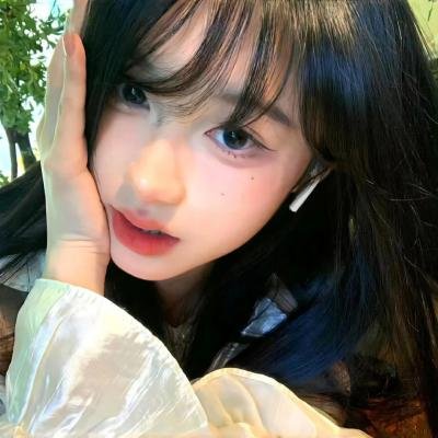 她比烟花寂寞
